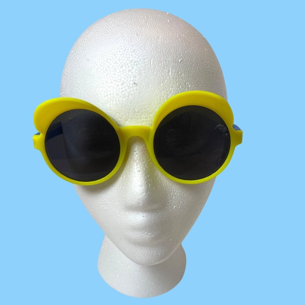 Yellow Sunglass Retro Back To Future Movie Futuristic Solar Shades Pizza Hut VTG - Picture 11 of 12